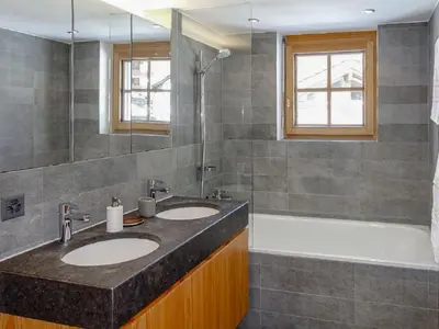 Ein Badezimmer in der Unterkunft Apartment Bergere-2 by Interhome