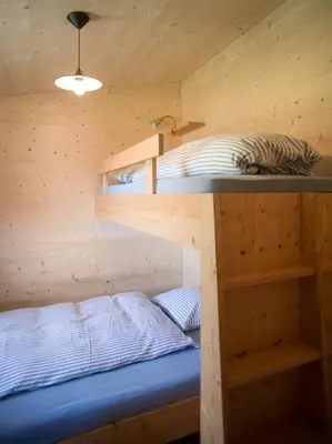 Ein Bett oder Betten in einem Zimmer der Unterkunft Labbrunnu OG in den Walliser Alpen