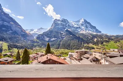 Ein allgemeiner Bergblick oder ein Berglick von der Ferienwohnung aus