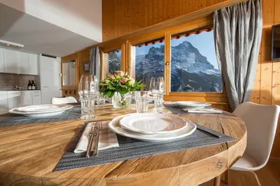 Ein allgemeiner Bergblick oder ein Berglick von der Ferienwohnung aus