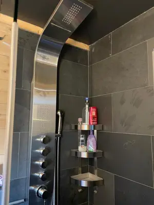 Ein Badezimmer in der Unterkunft Charmant chalet authentique de montagne Bleusy- Nendaz idéal couple et famille