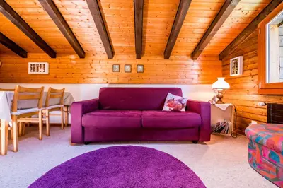 Ein Sitzbereich in der Unterkunft Appartement cosy au centre de Grimentz