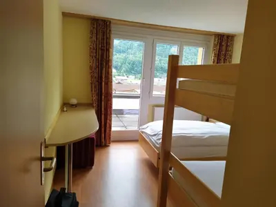 Ein Bett oder Betten in einem Zimmer der Unterkunft Hotel Sherlock Holmes & Khana Restaurant 