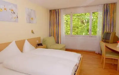 Ein Bett oder Betten in einem Zimmer der Unterkunft Hotel Sherlock Holmes & Khana Restaurant 