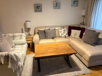 Ein Sitzbereich in der Unterkunft Modern Täsch Apartment with Free Parking