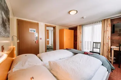 Ein Bett oder Betten in einem Zimmer der Unterkunft Hotel Les Amis