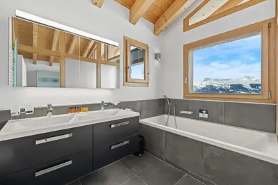 Ein Badezimmer in der Unterkunft Chalet Ibex, à côté de la piste de Veysonnaz