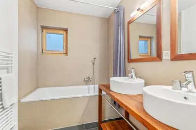 Ein Badezimmer in der Unterkunft Chalet Magrappe, accès direct à la piste des Mayens de Veysonnaz