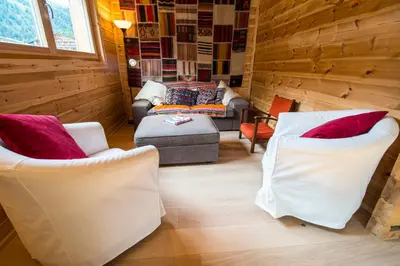 Ein Sitzbereich in der Unterkunft Chalet PapaGna