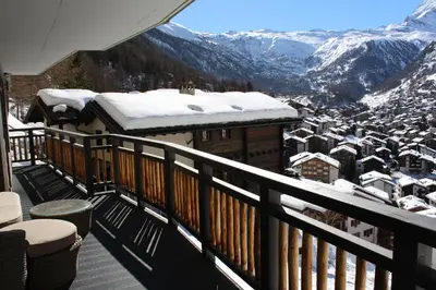 Ein allgemeiner Bergblick oder ein Berglick von der Ferienwohnung aus
