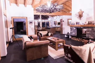 Ein Sitzbereich in der Unterkunft Chalet Wildhorn, à 2 pas de la piste de Veysonnaz