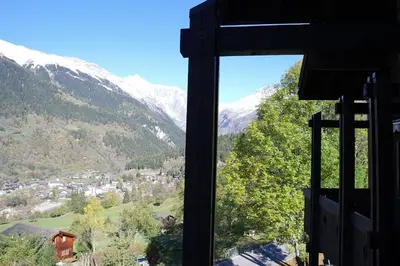 Ein allgemeiner Bergblick oder ein Berglick von der Ferienwohnung aus