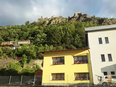 Ein allgemeiner Bergblick oder ein Berglick von der Pension aus