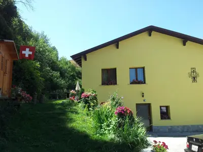 Ein Garten an der Unterkunft Le Merle Châtelain