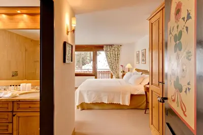 Ein Bett oder Betten in einem Zimmer der Unterkunft Chalet Zen Zermatt, 100m from Ski Lift and Piste