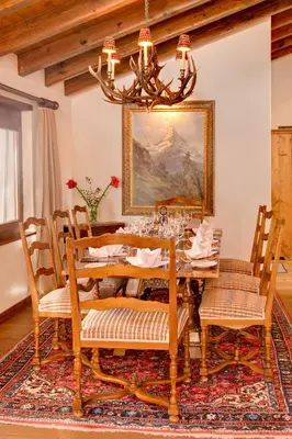 Ein Sitzbereich in der Unterkunft Chalet Zen Zermatt, 100m from Ski Lift and Piste