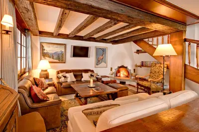 Ein Sitzbereich in der Unterkunft Chalet Zen Zermatt, 100m from Ski Lift and Piste