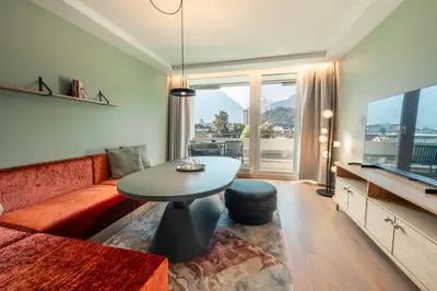 Ein allgemeiner Bergblick oder ein Berglick von des Hotels aus