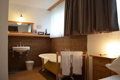 Ein Badezimmer in der Unterkunft Carlton-Europe Vintage Adults Hotel