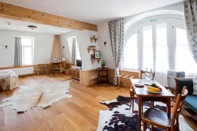 Ein Sitzbereich in der Unterkunft Carlton-Europe Vintage Adults Hotel