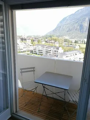 Ein allgemeiner Bergblick oder ein Berglick von der Ferienwohnung aus