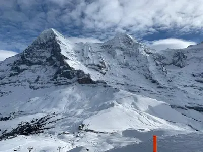 Ein allgemeiner Bergblick oder ein Berglick von des Ferienhauses aus