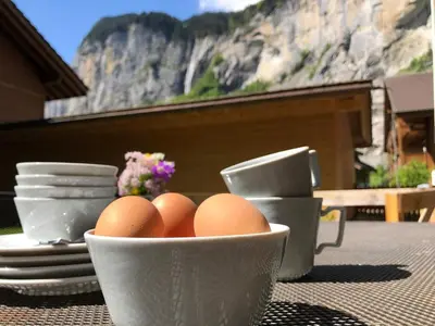 Ein allgemeiner Bergblick oder ein Berglick von des Ferienhauses aus