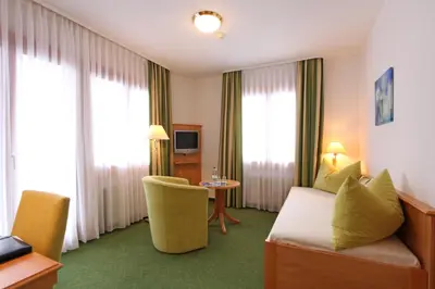 Ein Sitzbereich in der Unterkunft Bernerhof Swiss Quality Hotel
