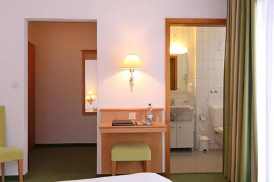 Ein Bett oder Betten in einem Zimmer der Unterkunft Bernerhof Swiss Quality Hotel