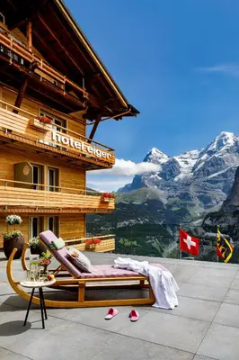 Ein allgemeiner Bergblick oder ein Berglick von des Hotels aus
