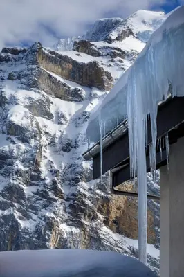 Ein allgemeiner Bergblick oder ein Berglick von des Hotels aus