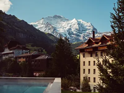 Ein allgemeiner Bergblick oder ein Berglick von des Hotels aus