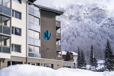 Ein allgemeiner Bergblick oder ein Berglick von des Hotels aus