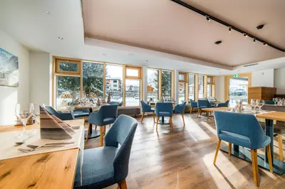 Ein Sitzbereich in der Unterkunft Hotel Kristall-Saphir Superior