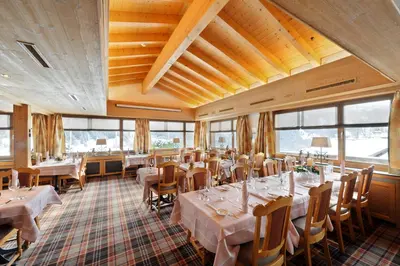 Ein Restaurant oder anderes Speiselokal in der Unterkunft Hotel Kirchbühl Superior