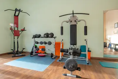 Das Fitnesscenter und/oder die Fitnesseinrichtungen in der Unterkunft Badehotel Salina Maris – Wellness & Vintage