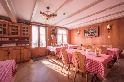 Ein Restaurant oder anderes Speiselokal in der Unterkunft Gasthof Schoenegg B&B