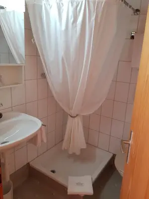 Ein Badezimmer in der Unterkunft Gasthof Schoenegg B&B