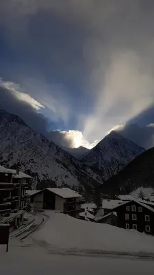 Ein allgemeiner Bergblick oder ein Berglick von des Hotels aus