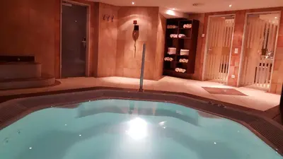 Der Swimmingpool an oder in der Nähe von Hotel Europa Guest House