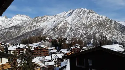 Ein allgemeiner Bergblick oder ein Berglick von des Hotels aus