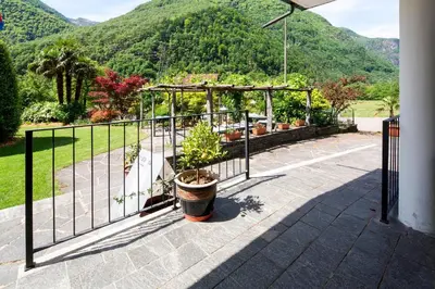 Ein allgemeiner Bergblick oder ein Berglick von des Hotels aus