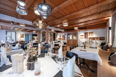 Ein Restaurant oder anderes Speiselokal in der Unterkunft Hotel Kemmeriboden-Bad AG