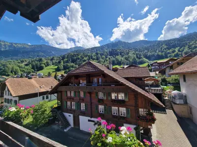 Ein allgemeiner Bergblick oder ein Berglick von des Hotels aus