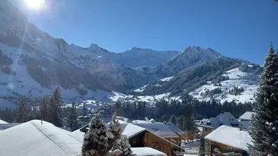 Ein allgemeiner Bergblick oder ein Berglick von des Hotels aus