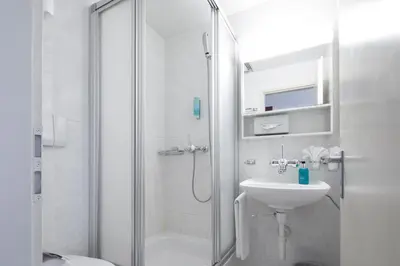 Ein Badezimmer in der Unterkunft Hotel Lötschberg
