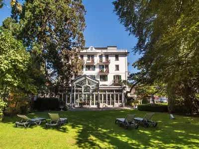 Ein Garten an der Unterkunft Hotel Interlaken