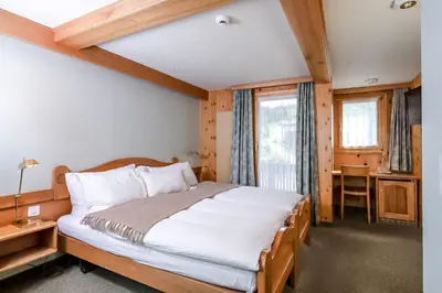 Ein Bett oder Betten in einem Zimmer der Unterkunft Hotel Alpfrieden