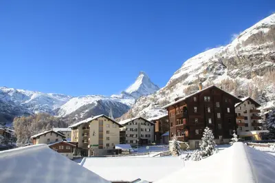 Ein allgemeiner Bergblick oder ein Berglick von des Hotels aus