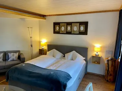 Ein Bett oder Betten in einem Zimmer der Unterkunft Chalet Hotel Adler